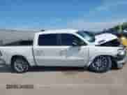 2020 Ram 1500 Lone Star z VIN 1C6RREFT6LN100386, wystawiony jako IAAI lot #42087691 z przebiegiem 107 559 mil mil oraz . Historia ofert i sprzedaży dostępna na DreamBid. Obrazek 13.