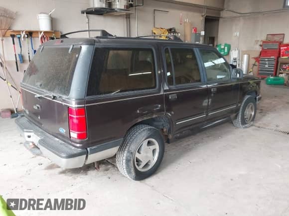1993 Ford Explorer Eddie Bauer z VIN 1FMDU32X3PUB33030, wystawiony jako IAAI lot #41764122 z przebiegiem 48 097 mil mil oraz . Historia ofert i sprzedaży dostępna na DreamBid. Obrazek 4.