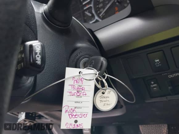 2018 Toyota Tundra SR с VIN 5TFUW5F16JX706699, выставлен на аукционе IAAI как лот 39794182 с пробегом 97 509 миль миль и . История ставок и продаж доступна на DreamBid. Изображение 11.