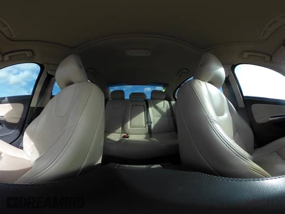 2018 Volvo S60 Inscription с VIN LYV402HK9JB173328, выставлен на аукционе IAAI как лот 41818895 с пробегом 60 215 миль миль и . История ставок и продаж доступна на DreamBid. Изображение 18.