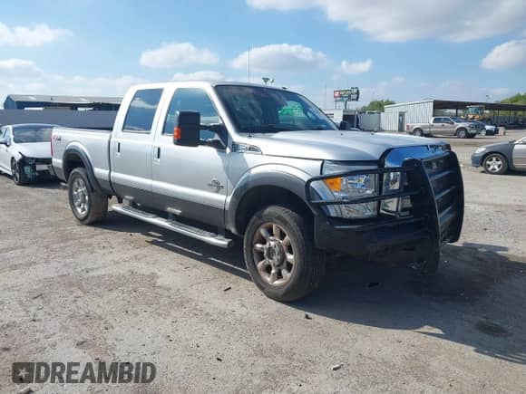 2015 Ford F-250 Lariat z VIN 1FT7W2BT6FEA39039, wystawiony jako IAAI lot #43528636 z przebiegiem 247 510 mil mil oraz . Historia ofert i sprzedaży dostępna na DreamBid. Obrazek 1.