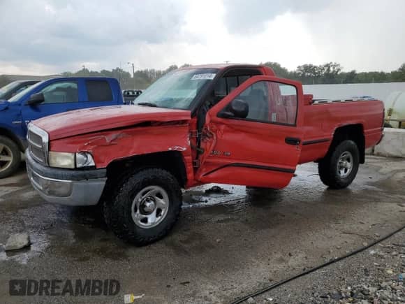 1998 Dodge 1500 z VIN 1B7HF16Z8WS508615, wystawiony jako Copart lot #64791014 z przebiegiem 232 390 mil mil oraz Nie do naprawy • Non repairable. Historia ofert i sprzedaży dostępna na DreamBid. Obrazek 1.