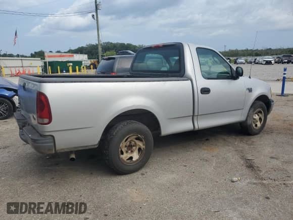 2003 Ford F-150 XL с VIN 1FTRF17W03NA77433, выставлен на аукционе Copart как лот 66132055 с пробегом 353 736 миль миль и Чистый • Clean title. История ставок и продаж доступна на DreamBid. Изображение 3.