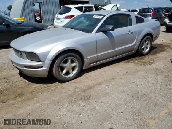 2007 Ford Mustang Deluxe with VIN 1ZVFT80N175326024, listed as a Copart auction lot 63928725 with 178,146 mi miles and Clean title. Bid and sale history available at DreamBid. Image 1.