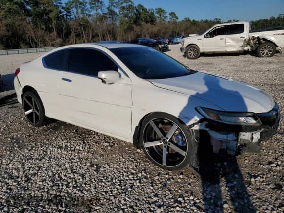 2017 Honda Accord Touring with VIN 1HGCT2B09HA003449, listed as a Copart auction lot 46804995 with 102,114 mi miles and Salvage title. Bid and sale history available at DreamBid. Image 4.