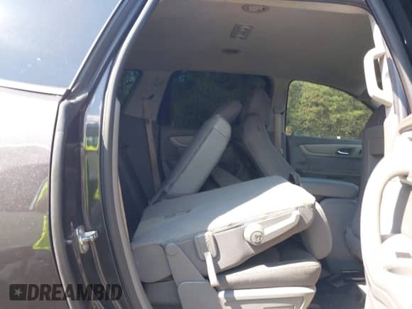 2017 Chevrolet Traverse LS с VIN 1GNKRFKD3HJ203382, выставлен на аукционе IAAI как лот 43291772 с пробегом 232 489 миль миль и . История ставок и продаж доступна на DreamBid. Изображение 8.