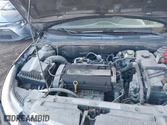 2012 Chevrolet Cruze LS z VIN 1G1PC5SH2C7379755, wystawiony jako IAAI lot #43475685 z przebiegiem 119 961 mil mil oraz . Historia ofert i sprzedaży dostępna na DreamBid. Obrazek 10.