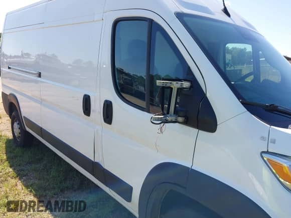 2023 Ram ProMaster Cargo z VIN 3C6LRVDGXPE563721, wystawiony jako IAAI lot #43155985 z przebiegiem 92 555 mil mil oraz . Historia ofert i sprzedaży dostępna na DreamBid. Obrazek 6.