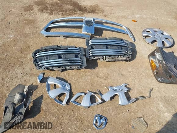 2013 Ram 1500 Big Horn z VIN 1C6RR7LT7DS585737, wystawiony jako IAAI lot #43185524 z przebiegiem 251 530 mil mil oraz . Historia ofert i sprzedaży dostępna na DreamBid. Obrazek 12.