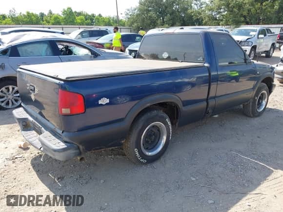 1999 Chevrolet S-10 with VIN 1GCCS1446XK146041, listed as a IAAI auction lot 42904985 with 290,847 mi miles and . Bid and sale history available at DreamBid. Image 4.