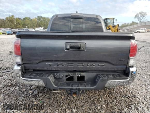 2022 Toyota Tacoma TRD Off Road with VIN 3TMCZ5AN4NM515100, listed as a Copart auction lot 84576995 with 33,917 mi miles and Salvage title. Bid and sale history available at DreamBid. Image 6.