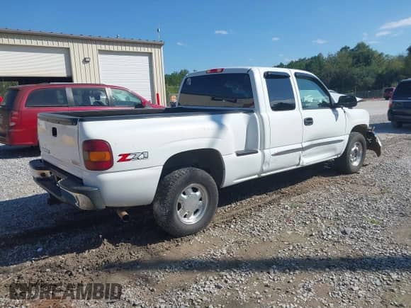 2003 GMC Sierra 1500 SLT с VIN 1GTEK19T53Z356155, выставлен на аукционе IAAI как лот 43405227 с пробегом 285 723 миль миль и . История ставок и продаж доступна на DreamBid. Изображение 4.