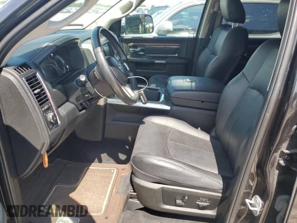 2017 Ram 1500 Laramie z VIN 1C6RR7NM9HS872900, wystawiony jako Copart lot #66503515 z przebiegiem 58 039 mil mil oraz Czysty tytuł • Clean title. Historia ofert i sprzedaży dostępna na DreamBid. Obrazek 7.