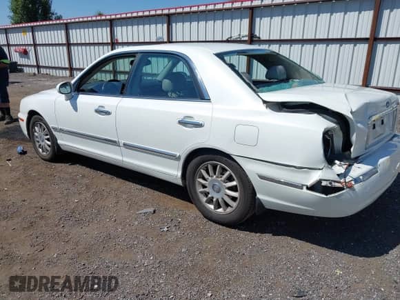 2005 Hyundai XG with VIN KMHFU45EX5A417696, listed as a IAAI auction lot 42692363 with 140,768 mi miles and . Bid and sale history available at DreamBid. Image 3.