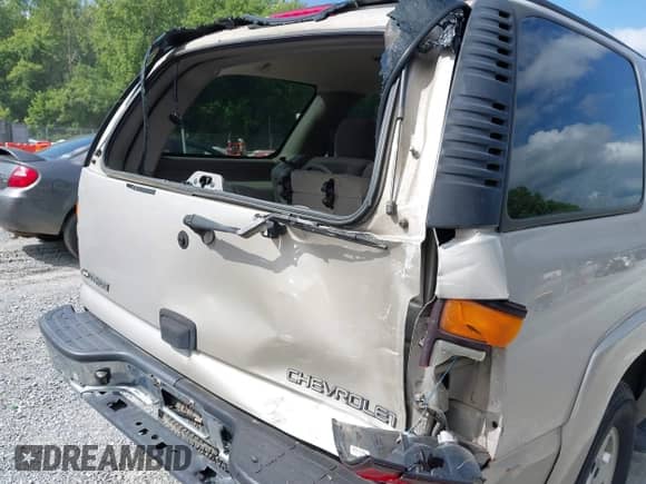 2005 Chevrolet Tahoe LS with VIN 1GNEK13T55J223963, listed as a IAAI auction lot 42711928 with 216,944 mi miles and . Bid and sale history available at DreamBid. Image 12.