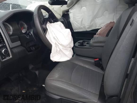 2018 Ram 1500 Express z VIN 1C6RR6KG3JS127669, wystawiony jako IAAI lot #38140829 z przebiegiem 131 565 mil mil oraz . Historia ofert i sprzedaży dostępna na DreamBid. Obrazek 5.