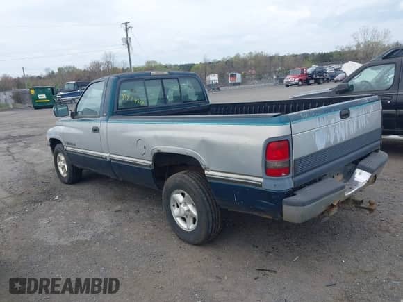 1997 Dodge 1500 z VIN 1B7HC16Y7VS271114, wystawiony jako IAAI lot #41929789 z przebiegiem 176 504 mil mil oraz . Historia ofert i sprzedaży dostępna na DreamBid. Obrazek 3.