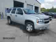 2009 Chevrolet Tahoe LS z VIN 1GNFC13C39R170818, wystawiony jako Copart lot #80545445 z przebiegiem 129 681 mil mil oraz Szkoda całkowita • Salvage title. Historia ofert i sprzedaży dostępna na DreamBid. Obrazek 4.