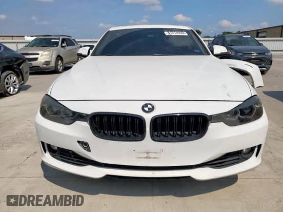 2013 BMW 3 Series 328i с VIN WBA3A5G51DNP26965, выставлен на аукционе Copart как лот 81270935 с пробегом 184 798 миль миль и Списание • Salvage title. История ставок и продаж доступна на DreamBid. Изображение 5.