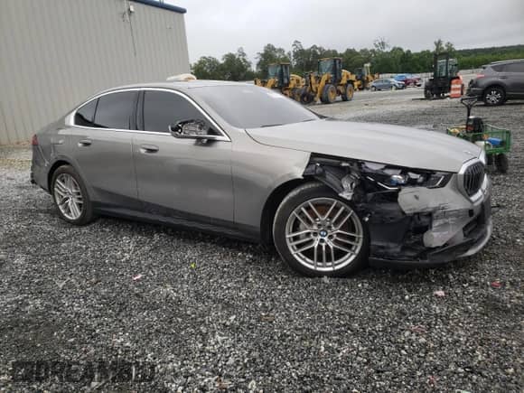 2024 BMW 5 Series 530i xDrive с VIN WBA53FJ09RCS08708, выставлен на аукционе Copart как лот 58371385 с пробегом 23 265 миль миль и Списание • Salvage title. История ставок и продаж доступна на DreamBid. Изображение 4.