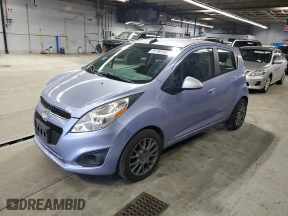 2015 Chevrolet Spark LS z VIN KL8CB6S92FC738906, wystawiony jako Copart lot #91193185 z przebiegiem 86 872 mil mil oraz Czysty tytuł • Clean title. Historia ofert i sprzedaży dostępna na DreamBid. Obrazek 1.