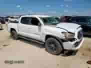 2016 Toyota Tacoma SR5 z VIN 5TFAZ5CN9GX005925, wystawiony jako Copart lot #71512455 z przebiegiem Nie podano mil oraz Szkoda całkowita • Salvage title. Historia ofert i sprzedaży dostępna na DreamBid. Obrazek 4.