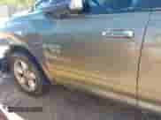 2013 Ram 1500 Outdoorsman z VIN 1C6RR6LT3DS581405, wystawiony jako IAAI lot #42484530 z przebiegiem Nie podano mil oraz . Historia ofert i sprzedaży dostępna na DreamBid. Obrazek 17.