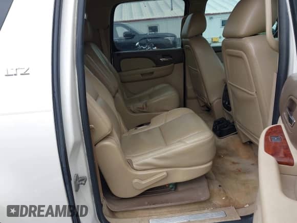 2013 Chevrolet Suburban LTZ z VIN 1GNSKKE76DR185653, wystawiony jako IAAI lot #42136415 z przebiegiem 187 940 mil mil oraz . Historia ofert i sprzedaży dostępna na DreamBid. Obrazek 8.