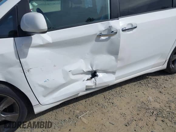 2016 Toyota Sienna SE with VIN 5TDXK3DCXGS700517, listed as a IAAI auction lot 40573738 with 141,785 mi miles and . Bid and sale history available at DreamBid. Image 6.