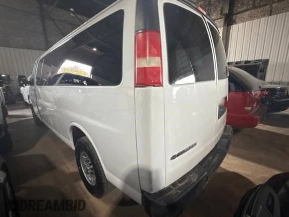 2017 Chevrolet Express Passenger LT с VIN 1GAZGPFG9H1176592, выставлен на аукционе Copart как лот 83056884 с пробегом 168 775 миль миль и Чистый • Clean title. История ставок и продаж доступна на DreamBid. Изображение 3.