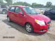 2011 Chevrolet Aveo 1LT z VIN KL1TD6DE1BB206260, wystawiony jako IAAI lot #42809473 z przebiegiem 105 684 mil mil oraz . Historia ofert i sprzedaży dostępna na DreamBid. Obrazek 1.