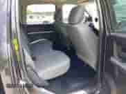 2015 Ram 1500 Express z VIN 1C6RR7KT4FS681751, wystawiony jako IAAI lot #42879290 z przebiegiem 97 304 mil mil oraz . Historia ofert i sprzedaży dostępna na DreamBid. Obrazek 8.