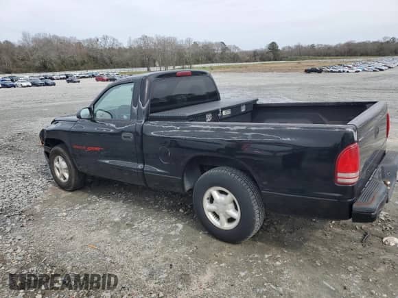 1998 Dodge Dakota SLT z VIN 1B7FL26X4WS700618, wystawiony jako Copart lot #44926015 z przebiegiem 253 806 mil mil oraz Szkoda całkowita • Salvage title. Historia ofert i sprzedaży dostępna na DreamBid. Obrazek 2.