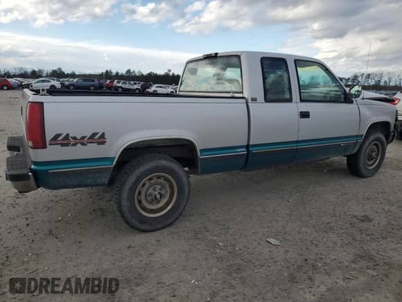1994 Chevrolet Silverado 2500 z VIN 1GCFK29KXRE300634, wystawiony jako Copart lot #86587344 z przebiegiem 176 571 mil mil oraz Szkoda całkowita • Salvage title. Historia ofert i sprzedaży dostępna na DreamBid. Obrazek 3.
