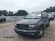 2007 Chevrolet TrailBlazer LS z VIN 1GNDT13SX72263615, wystawiony jako IAAI lot #42927844 z przebiegiem 275 592 mil mil oraz . Historia ofert i sprzedaży dostępna na DreamBid. Obrazek 2.