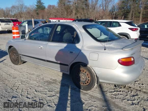 1996 Hyundai Elantra z VIN KMHJF34M9TU209019, wystawiony jako IAAI lot #41328956 z przebiegiem 95 180 mil mil oraz . Historia ofert i sprzedaży dostępna na DreamBid. Obrazek 3.