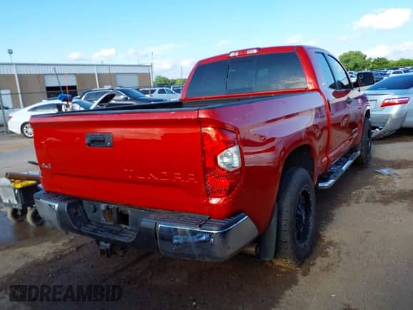 2018 Toyota Tundra SR с VIN 5TFUW5F17JX713466, выставлен на аукционе IAAI как лот 42357423 с пробегом 302 981 миль миль и . История ставок и продаж доступна на DreamBid. Изображение 4.