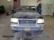 1998 Toyota Tacoma z VIN 4TAWN72N8WZ077681, wystawiony jako Copart lot #84891125 z przebiegiem 154 484 mil mil oraz Czysty tytuł • Clean title. Historia ofert i sprzedaży dostępna na DreamBid. Obrazek 5.