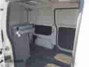 2015 Chevrolet City Express Cargo LS z VIN 3N63M0YN8FK725295, wystawiony jako IAAI lot #42968136 z przebiegiem 57 318 mil mil oraz . Historia ofert i sprzedaży dostępna na DreamBid. Obrazek 8.
