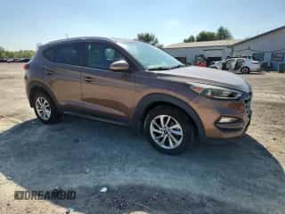 2016 Hyundai Tucson SE z VIN KM8J33A47GU135408, wystawiony jako Copart lot #71096375 z przebiegiem 104 842 mil mil oraz Szkoda całkowita • Salvage title. Historia ofert i sprzedaży dostępna na DreamBid. Obrazek 4.