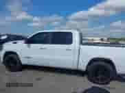 2021 Ram 1500 Lone Star z VIN 1C6RREFT1MN749997, wystawiony jako IAAI lot #41306635 z przebiegiem 59 451 mil mil oraz . Historia ofert i sprzedaży dostępna na DreamBid. Obrazek 14.