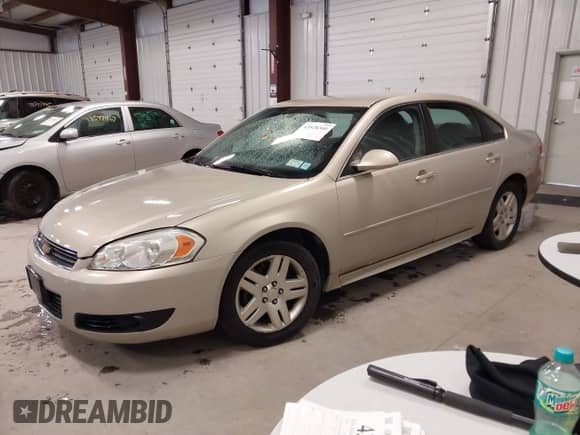 2010 Chevrolet Impala LT z VIN 2G1WB5EN5A1247793, wystawiony jako IAAI lot #43528360 z przebiegiem 77 934 mil mil oraz . Historia ofert i sprzedaży dostępna na DreamBid. Obrazek 2.