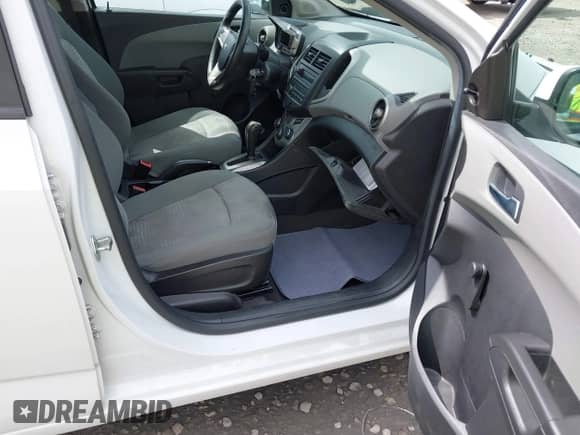 2014 Chevrolet Sonic LS с VIN 1G1JA6SHXE4209729, выставлен на аукционе IAAI как лот 43039225 с пробегом 147 513 миль миль и . История ставок и продаж доступна на DreamBid. Изображение 5.