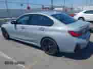 2025 BMW 3 Series M340i с VIN 3MW59FT00S8F00952, выставлен на аукционе IAAI как лот 43071013 с пробегом 5 064 миль миль и . История ставок и продаж доступна на DreamBid. Изображение 3.