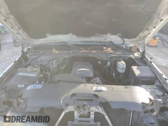 2004 Chevrolet Silverado 2500HD LS z VIN 1GCHC23U04F124373, wystawiony jako Copart lot #42005305 z przebiegiem Nie podano mil oraz Szkoda całkowita • Salvage title. Historia ofert i sprzedaży dostępna na DreamBid. Obrazek 11.