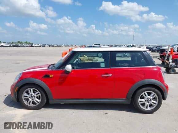 2012 MINI Hardtop with VIN WMWSU3C52CT542027, listed as a IAAI auction lot 42572780 with 122,496 mi miles and . Bid and sale history available at DreamBid. Image 15.