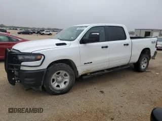2025 Ram 1500 z VIN 1C6SRFNP3SN608731, wystawiony jako Copart lot #42636735 z przebiegiem 7 736 mil mil oraz Szkoda całkowita • Salvage title. Historia ofert i sprzedaży dostępna na DreamBid. Obrazek 1.