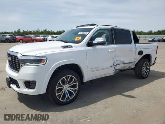 2025 Ram 1500 z VIN 1C6SRFKP5SN615510, wystawiony jako Copart lot #52185475 z przebiegiem 593 mil mil oraz Szkoda całkowita • Salvage title. Historia ofert i sprzedaży dostępna na DreamBid. Obrazek 1.