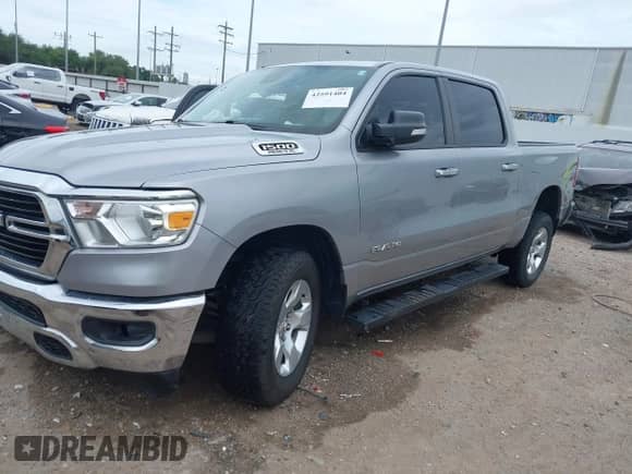 2020 Ram 1500 Big Horn z VIN 1C6RREFT6LN405841, wystawiony jako IAAI lot #42591404 z przebiegiem 73 605 mil mil oraz . Historia ofert i sprzedaży dostępna na DreamBid. Obrazek 17.