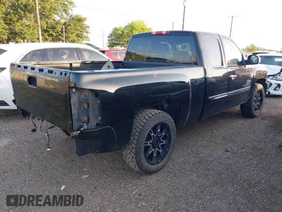 2011 Chevrolet Silverado 1500 LT z VIN 1GCRCSE08BZ276587, wystawiony jako IAAI lot #42464061 z przebiegiem 134 318 mil mil oraz . Historia ofert i sprzedaży dostępna na DreamBid. Obrazek 4.